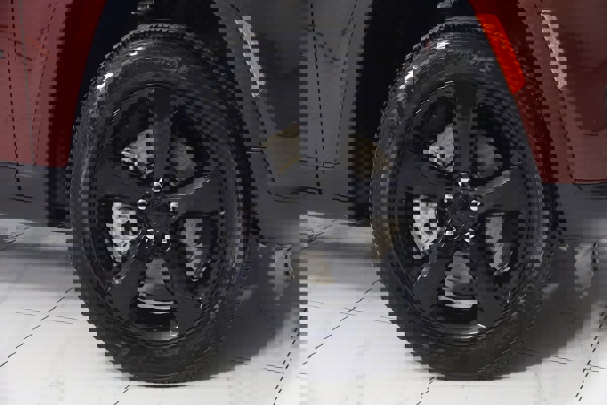 Used 2023 Jeep Grand Cherokee L Laredo image 15