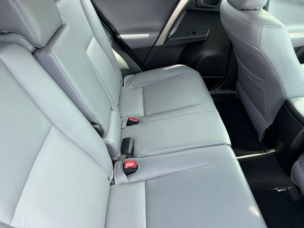 Used 2015 Toyota RAV4 LE FWD image 17