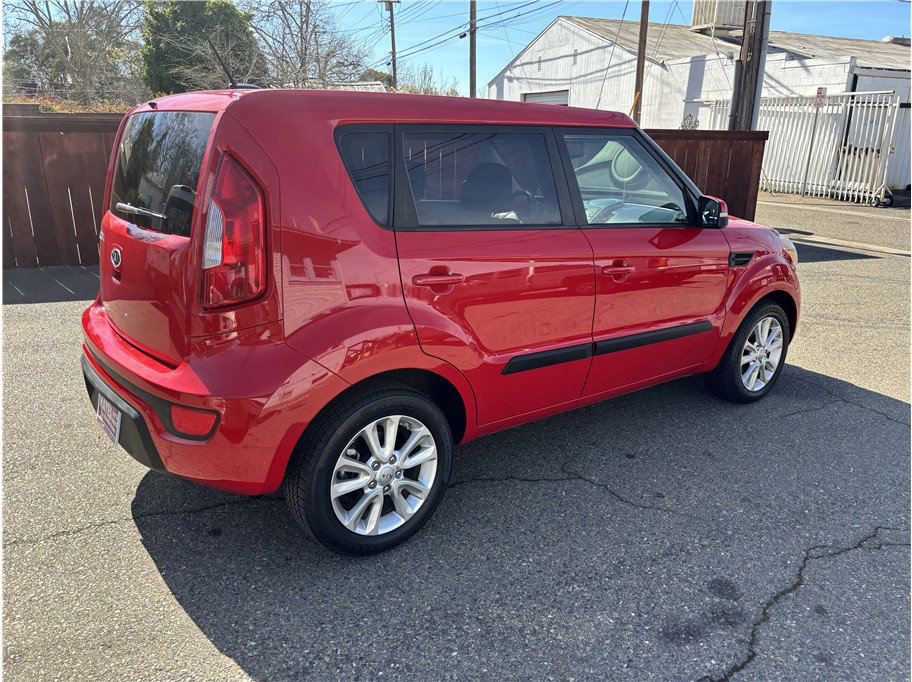Used 2012 Kia Soul + image 7