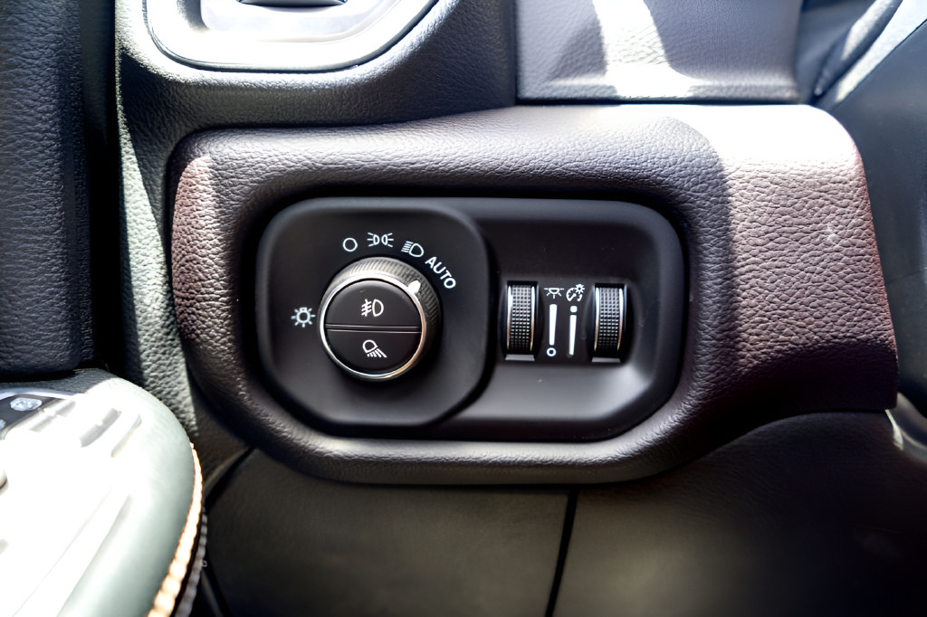 Used 2024 RAM 3500 Laramie AWD/4WD image 19