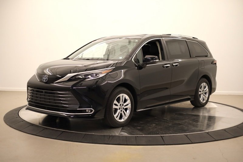 Used 2023 Toyota Sienna Platinum image 7