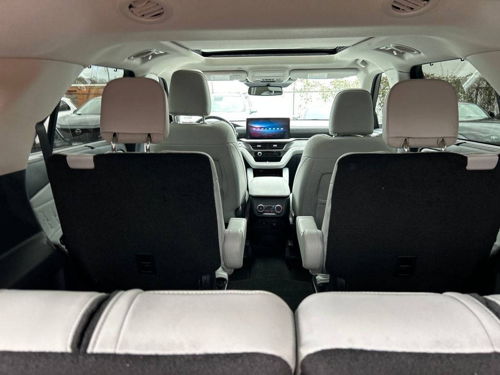 Used 2025 Ford Explorer Platinum w/ Ultimate Package image 26