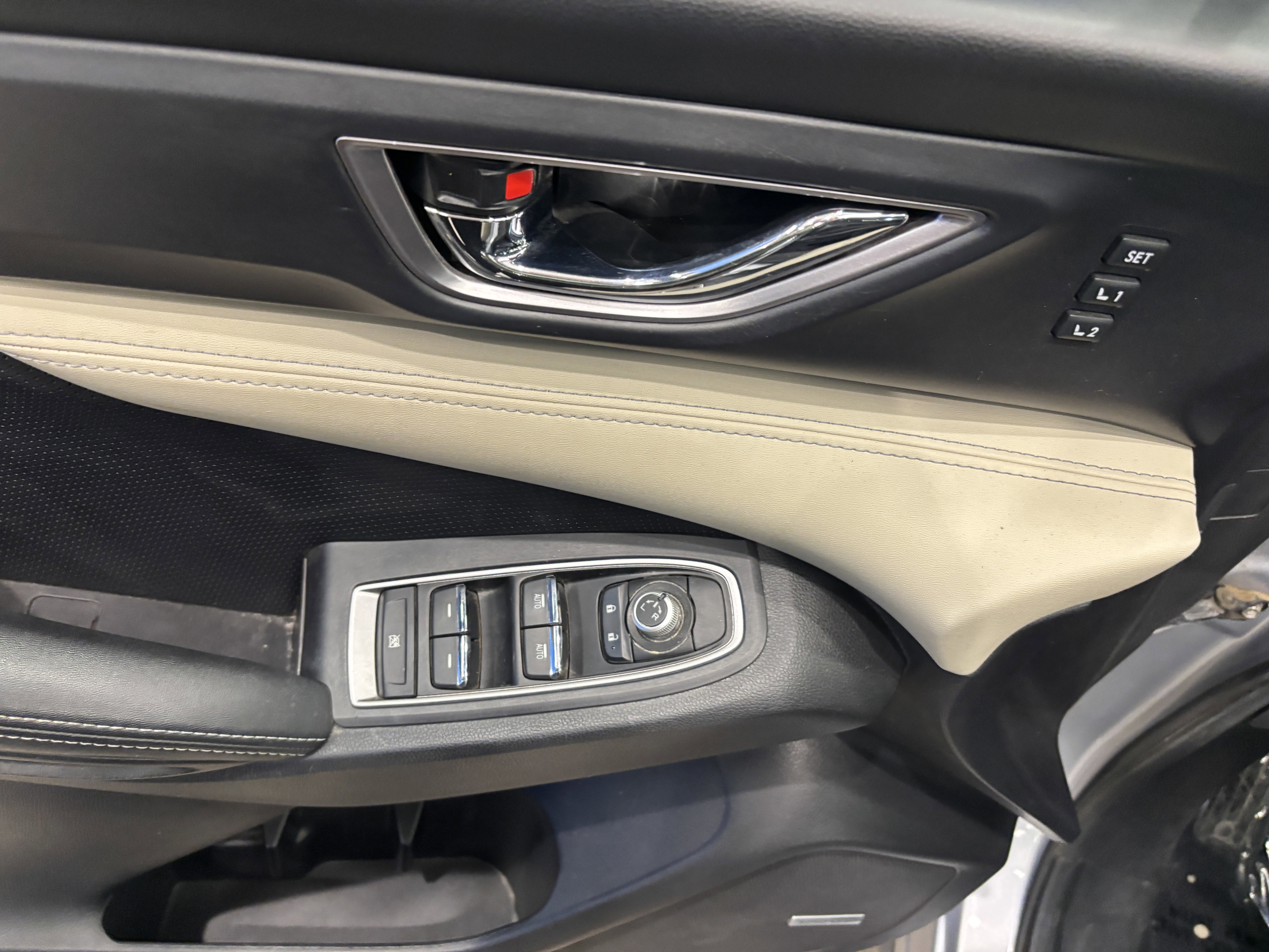 Used 2022 Subaru Ascent Limited w/ Technology Package image 11