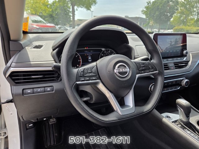 Used 2025 Nissan Altima 2.5 SV FWD image 10