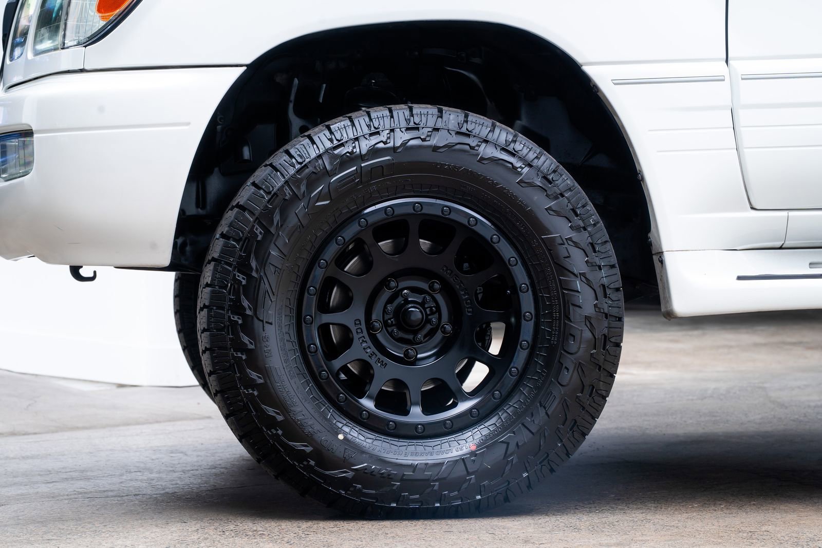 Used 2004 Lexus LX 470 4WD image 7