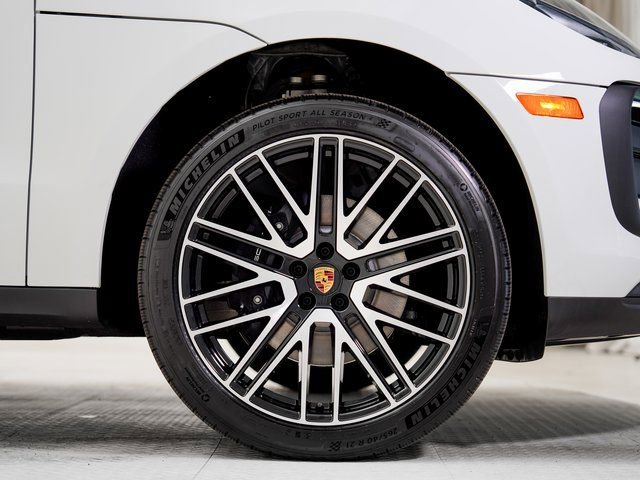 Used 2026 Porsche Macan AWD/4WD image 29