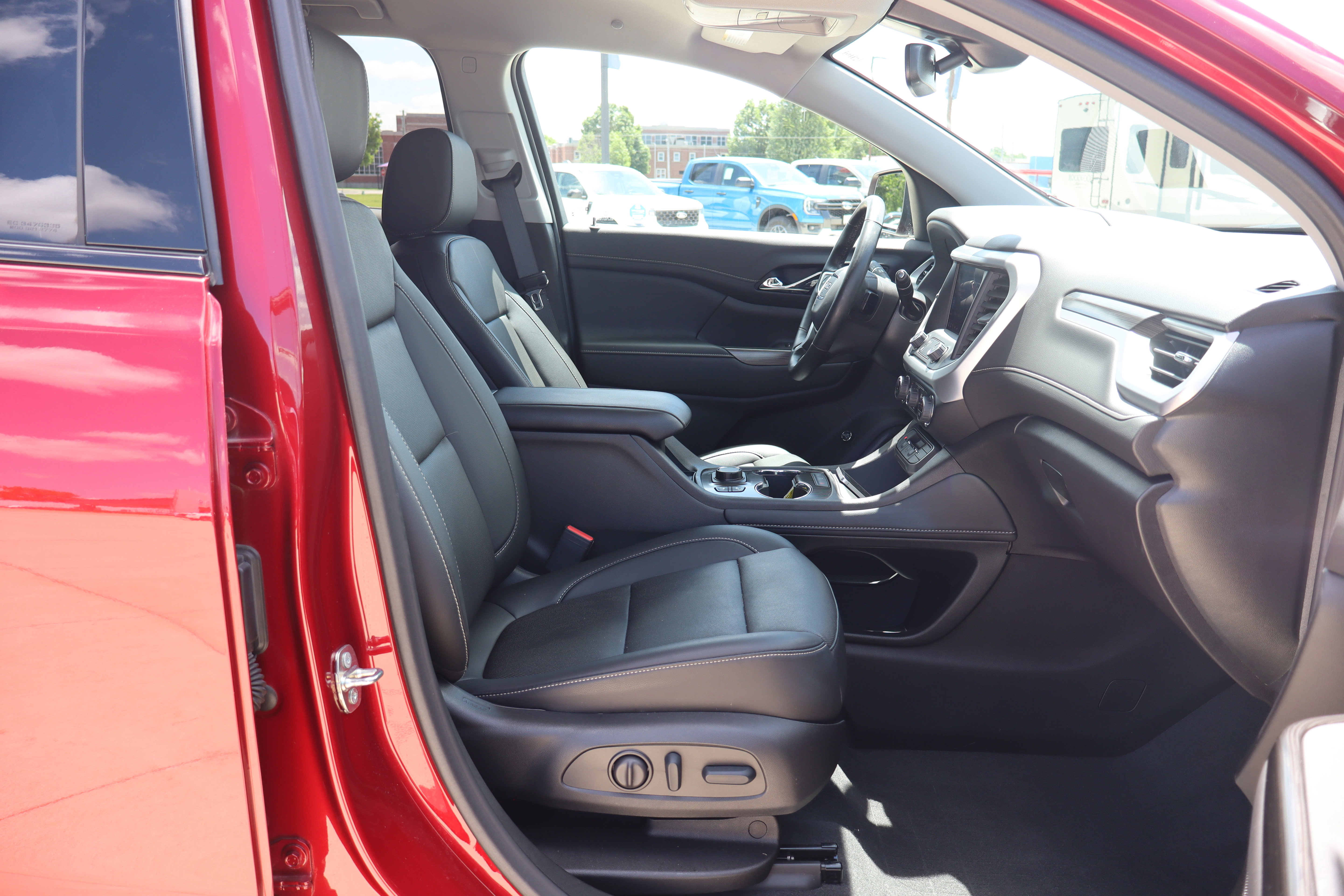 Used 2023 GMC Acadia SLT w/ Elevation Edition FWD image 14