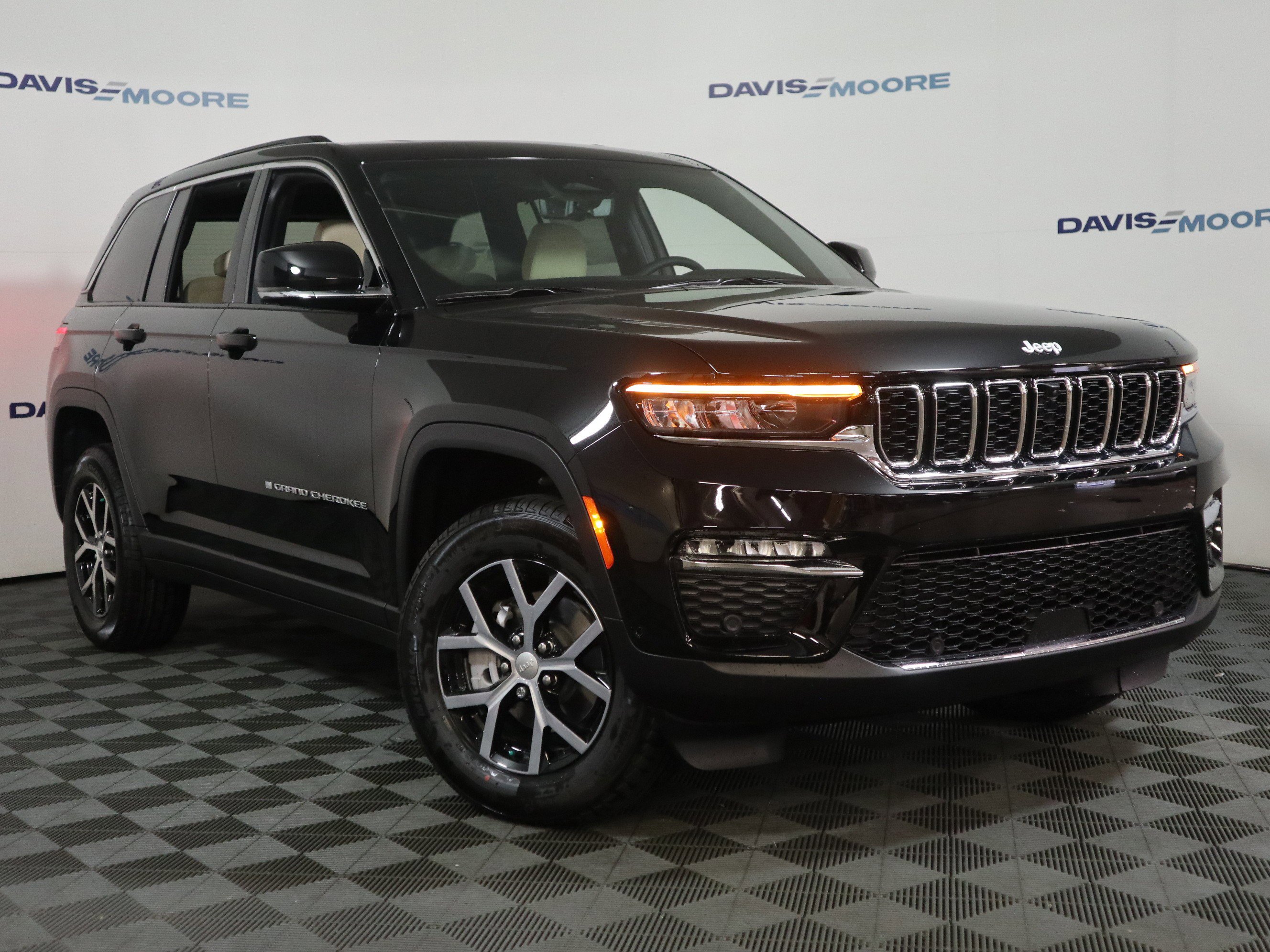 New 2025 Jeep Grand Cherokee Limited w/ Luxury Tech Group II video 2