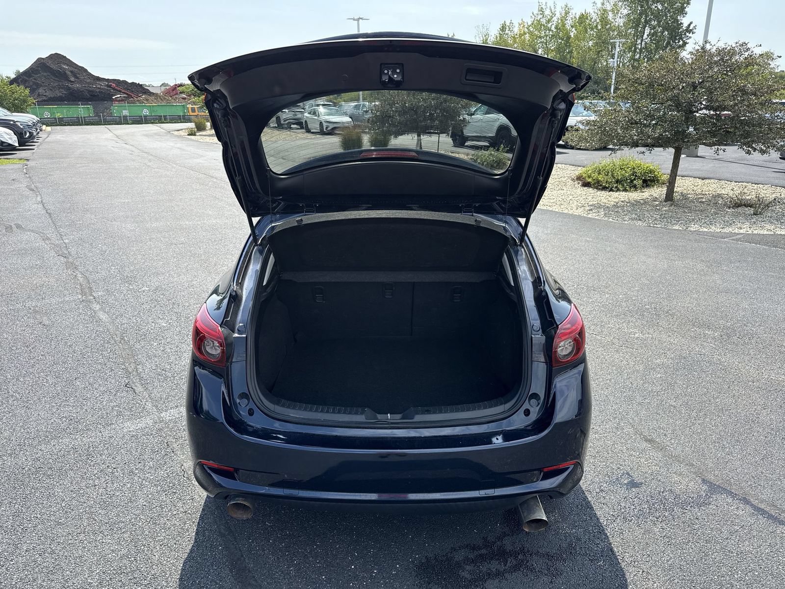 Used 2018 MAZDA MAZDA3 Grand Touring w/ Premium Equipment Package FWD image 25