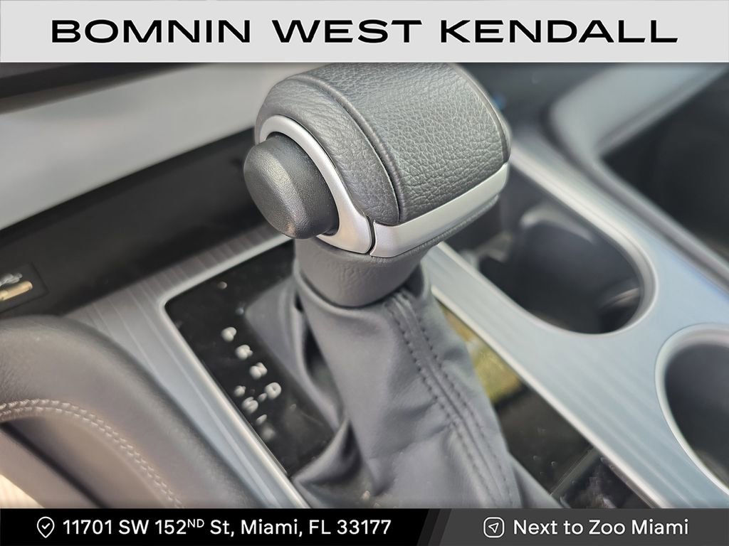 Used 2025 Toyota Sienna XLE image 25