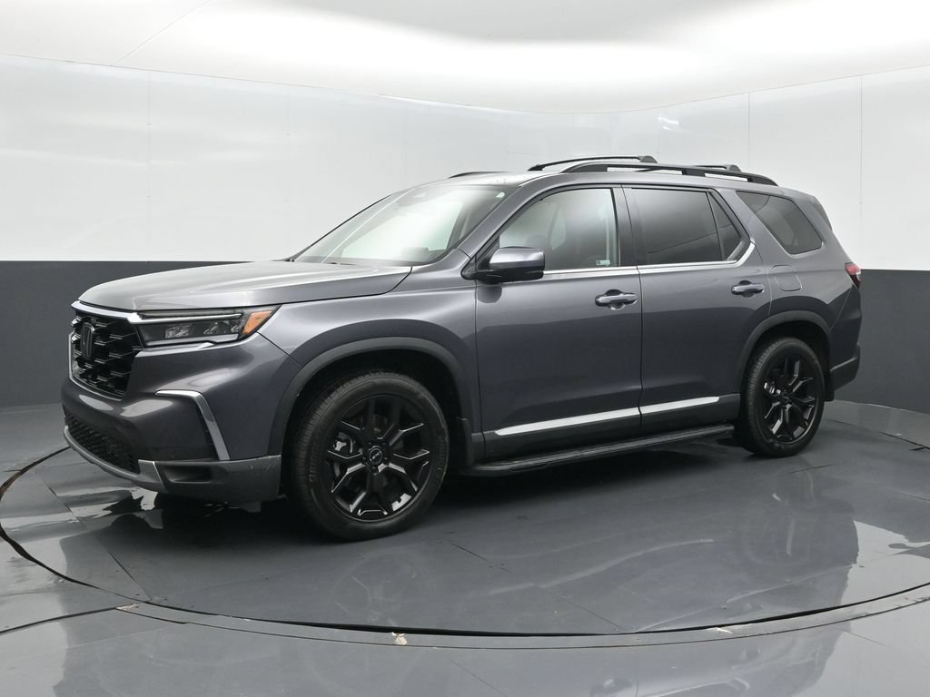 Certified 2025 Honda Pilot Touring image 1