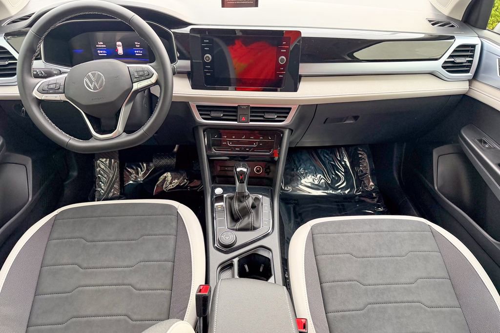 New 2026 Volkswagen Taos SE image 22
