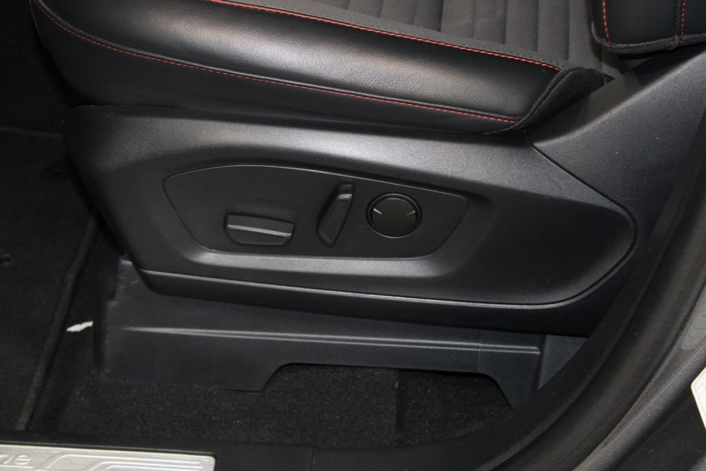 Used 2025 Ford Explorer ST-Line w/ ST-Line Street Pack image 22