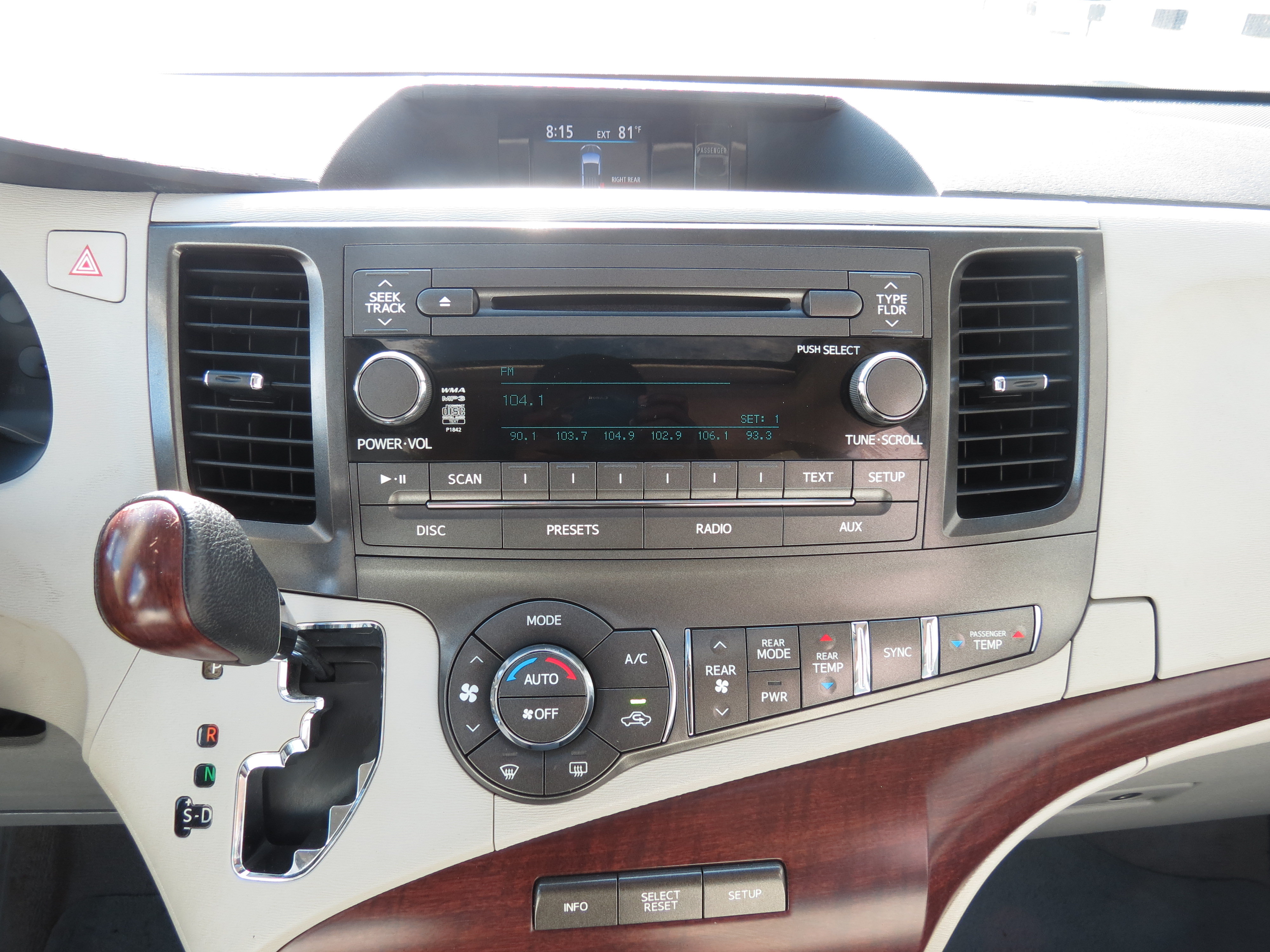 Used 2011 Toyota Sienna XLE FWD image 21