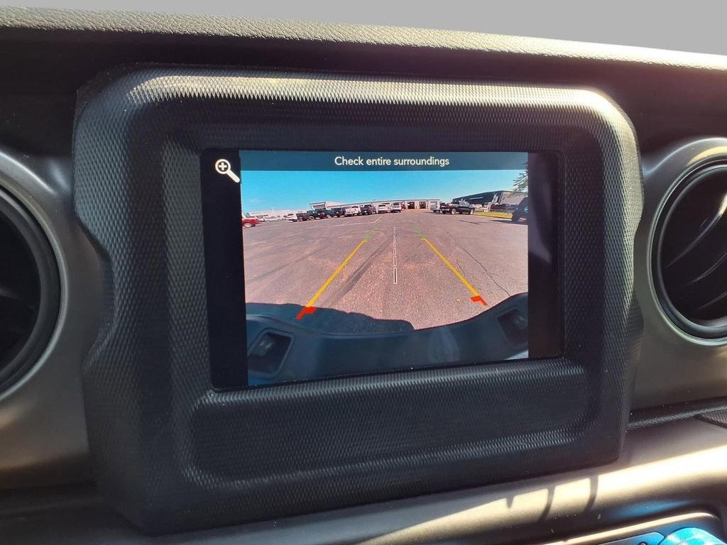 Used 2022 Jeep Gladiator Willys AWD/4WD image 6