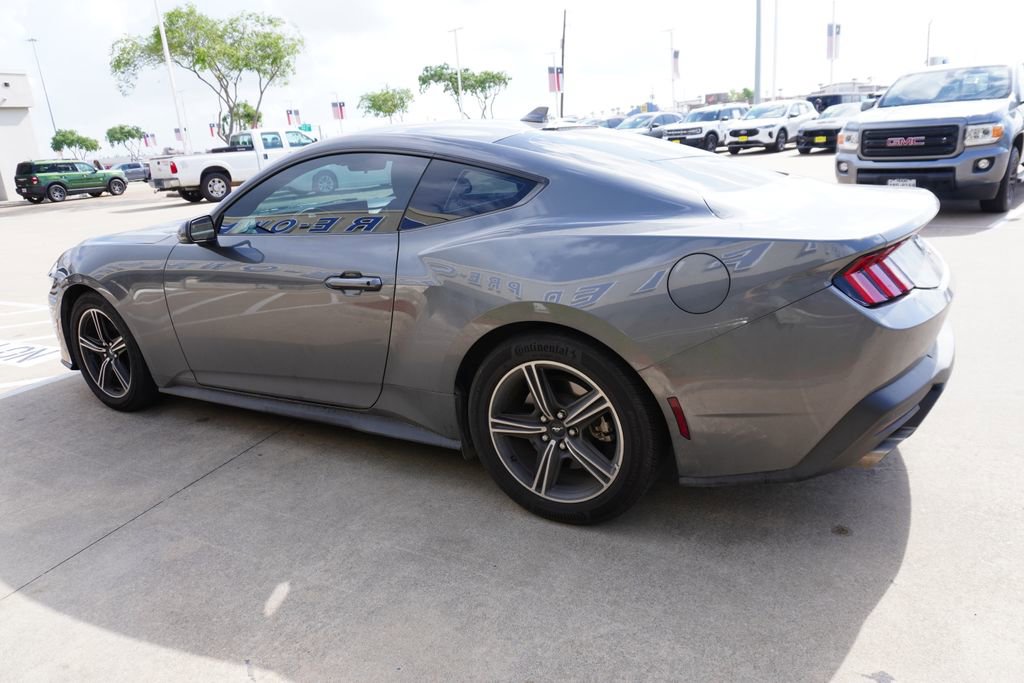 Used 2025 Ford Mustang Coupe image 4