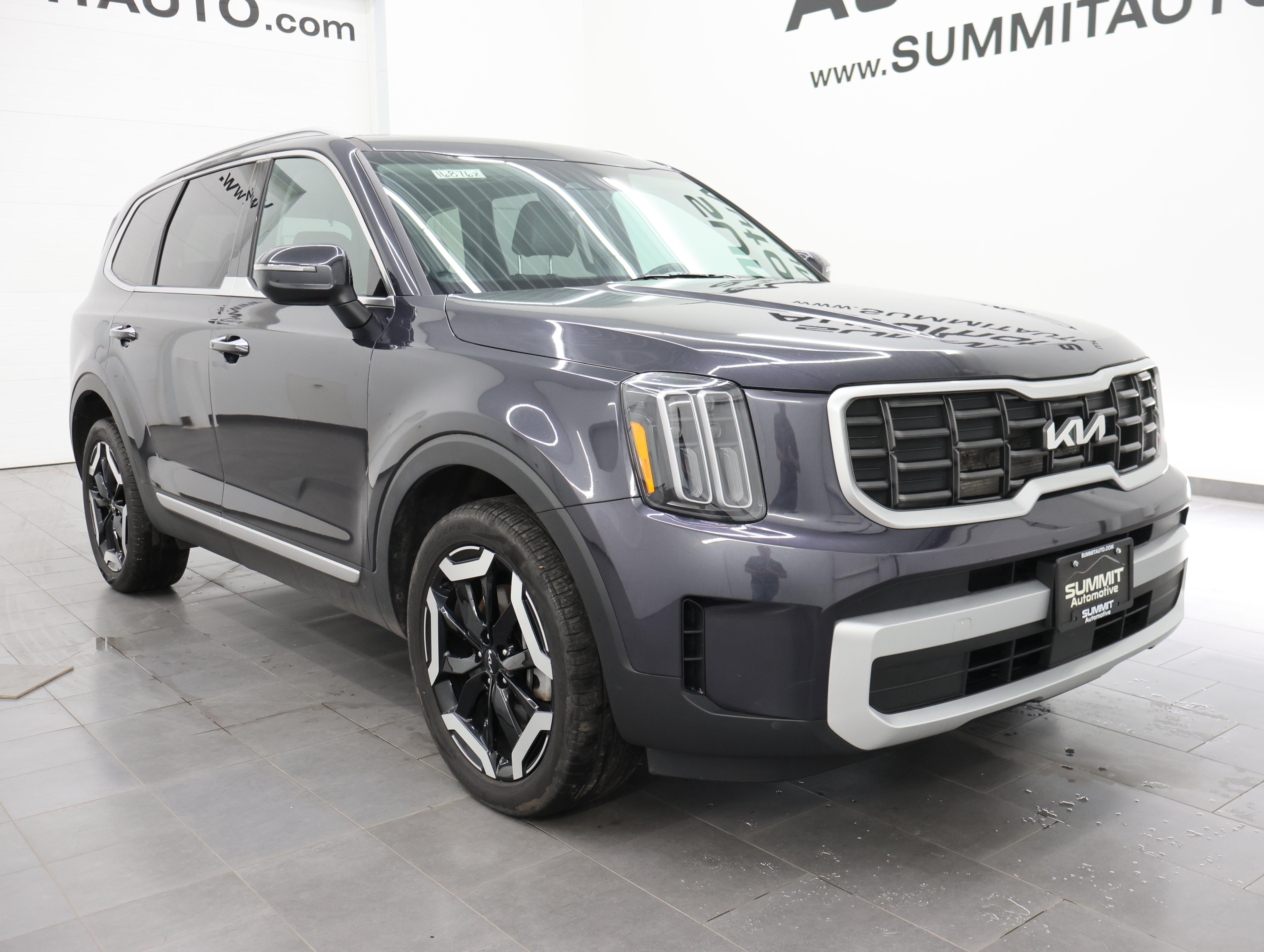 Used 2025 Kia Telluride S AWD/4WD image 2