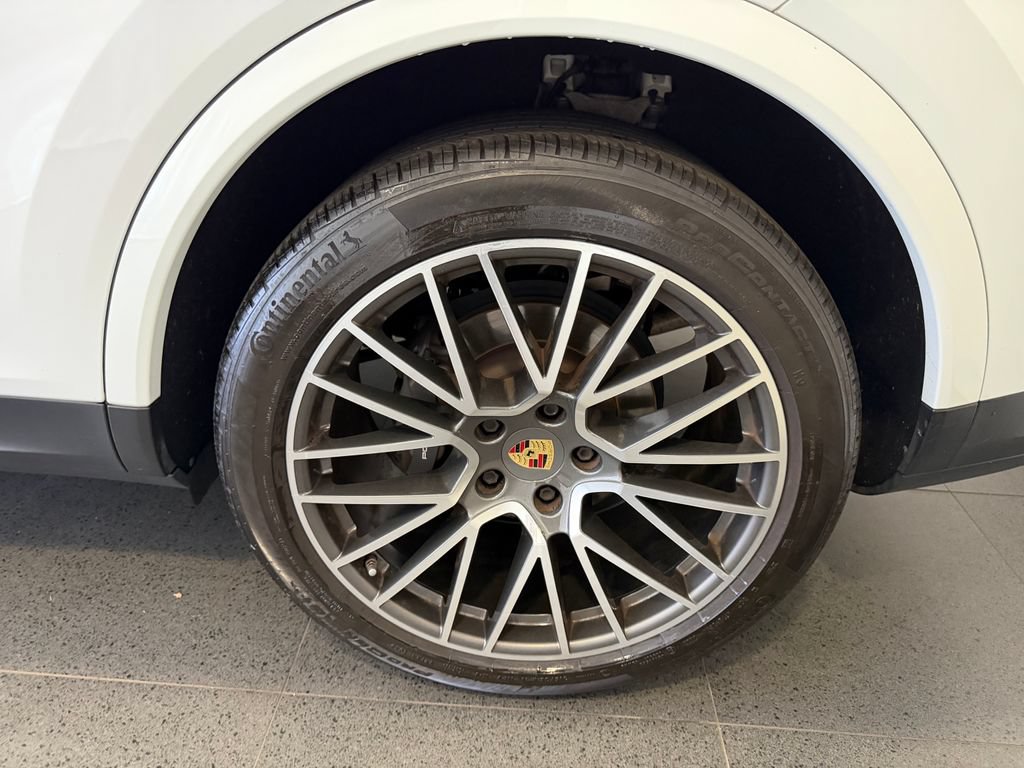 Certified 2022 Porsche Cayenne Platinum Edition AWD/4WD image 11