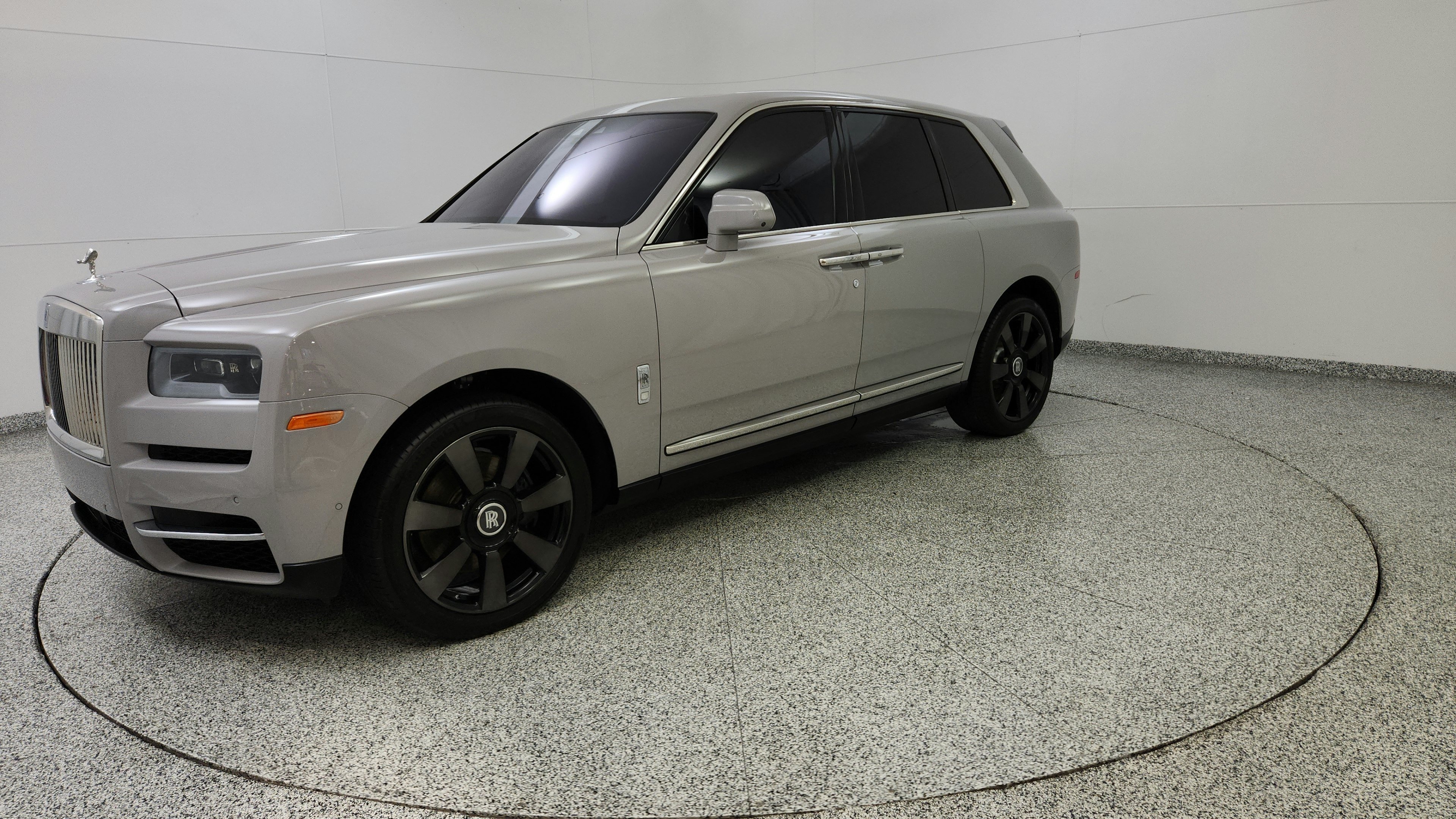 Used 2021 Rolls-Royce Cullinan AWD/4WD image 3