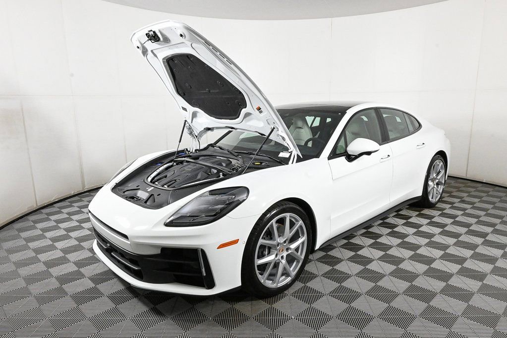 Used 2025 Porsche Panamera image 35