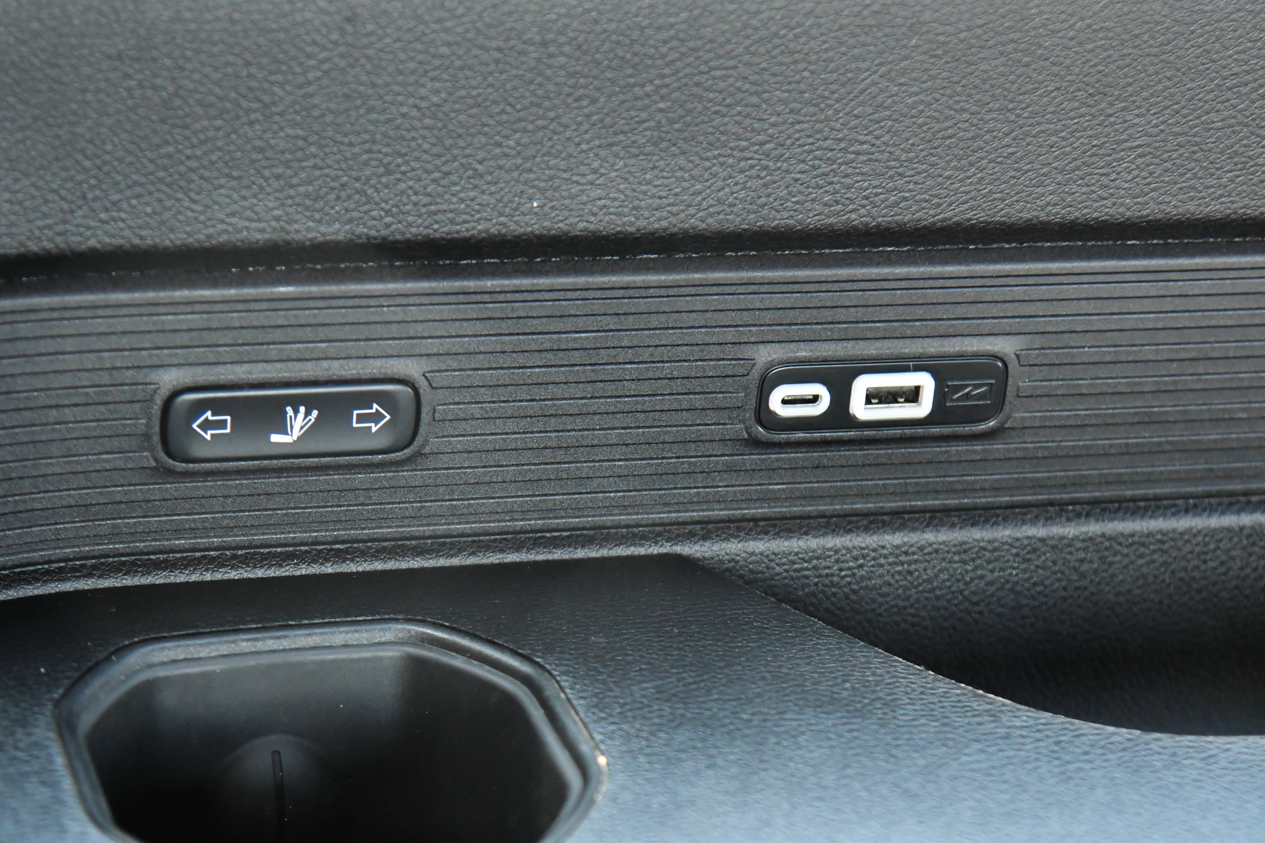 Used 2024 Jeep Wagoneer L Series II RWD image 45