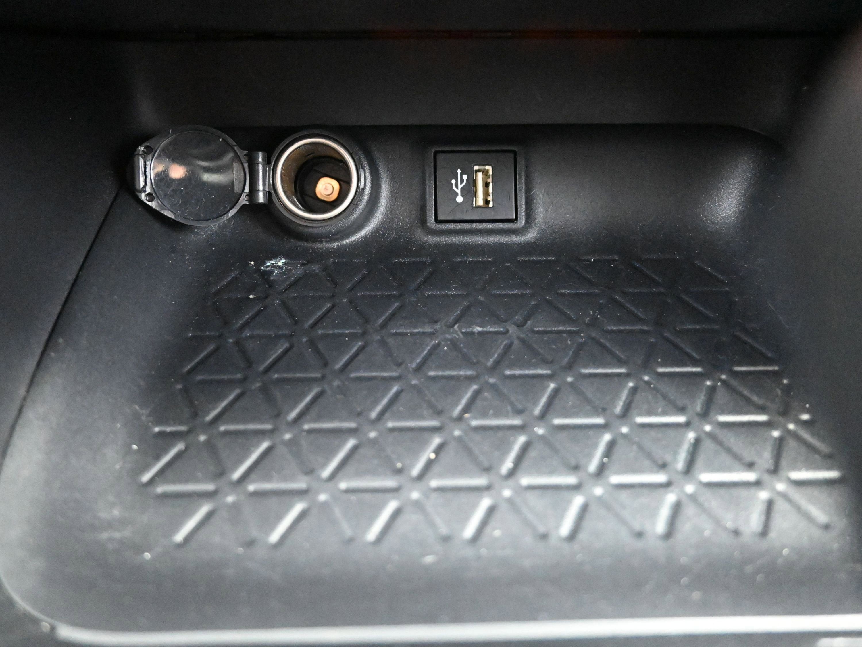 Used 2023 Toyota RAV4 SE w/ Weather & Moonroof Package AWD/4WD image 20