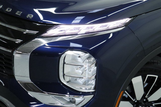 New 2026 Mitsubishi Outlander SE FWD image 2