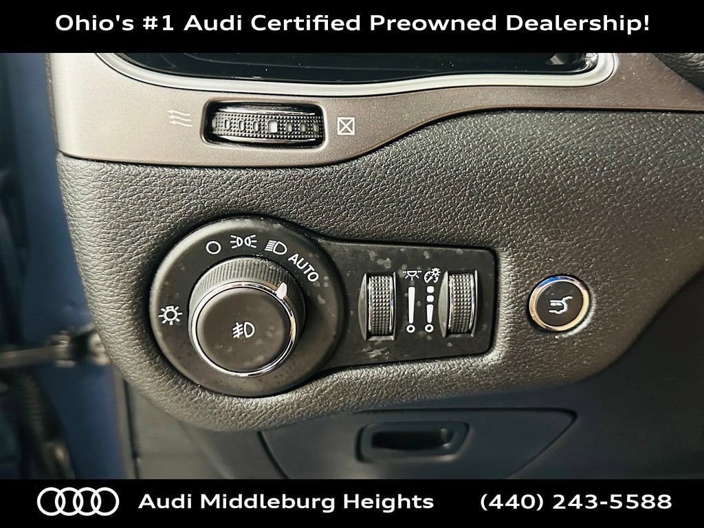 Used 2020 Jeep Cherokee Limited AWD/4WD image 16