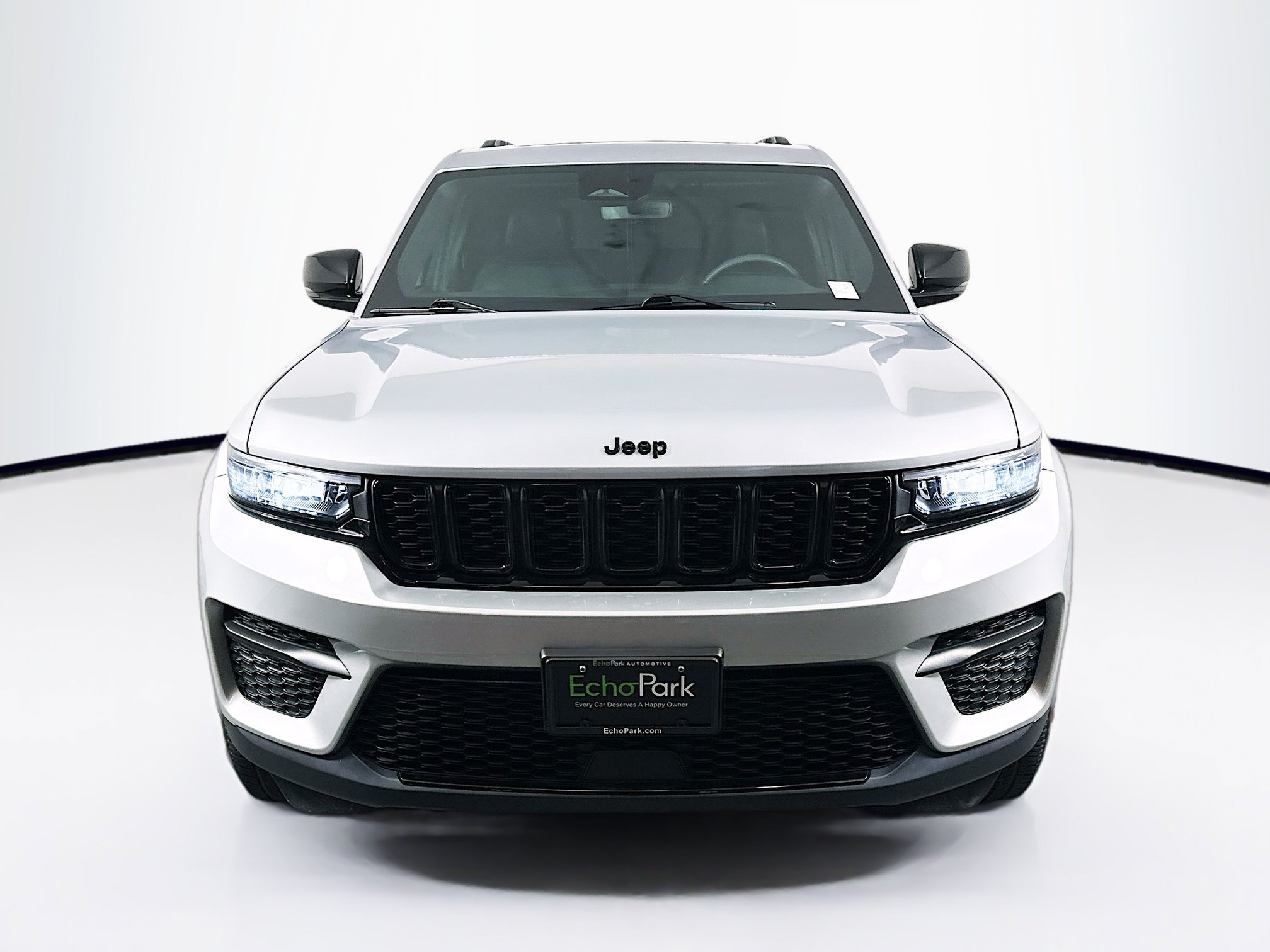 Used 2023 Jeep Grand Cherokee Altitude AWD/4WD image 2