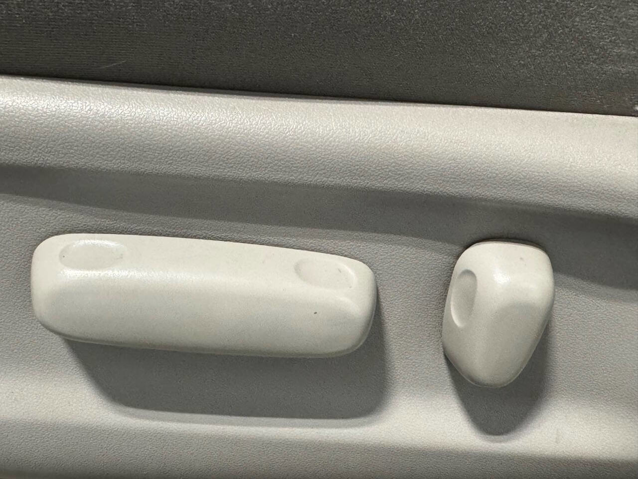 Used 2011 Toyota Camry LE w/ LE Extra-Value Pkg image 9