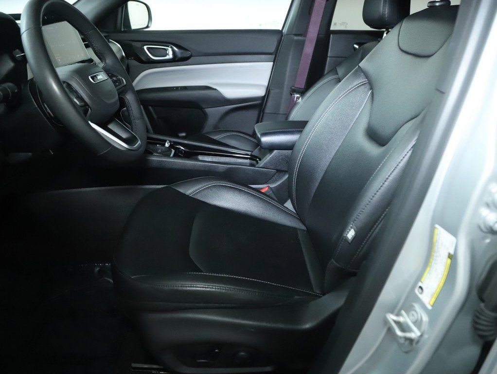 Used 2025 Jeep Compass Limited AWD/4WD image 18