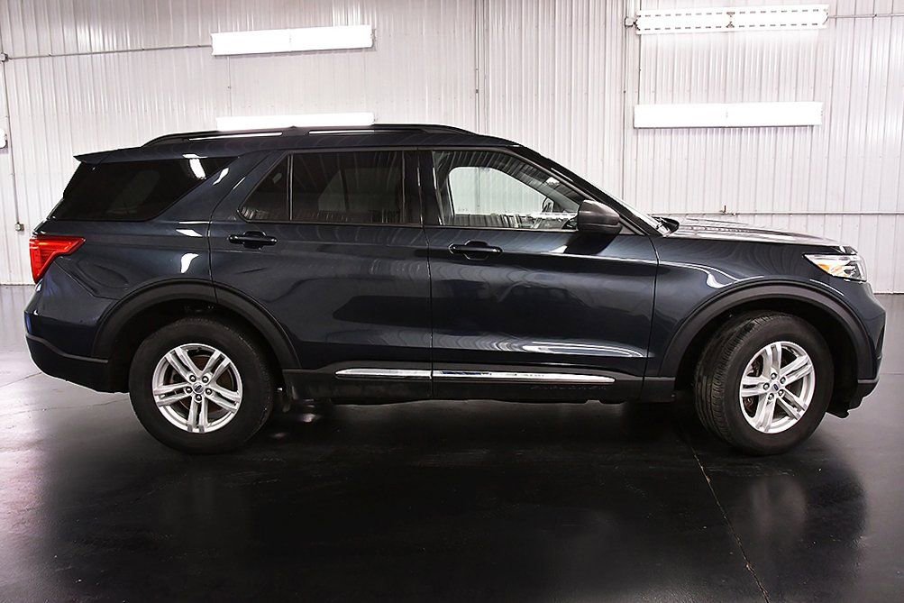 Used 2023 Ford Explorer XLT w/ Equipment Group 202A image 8