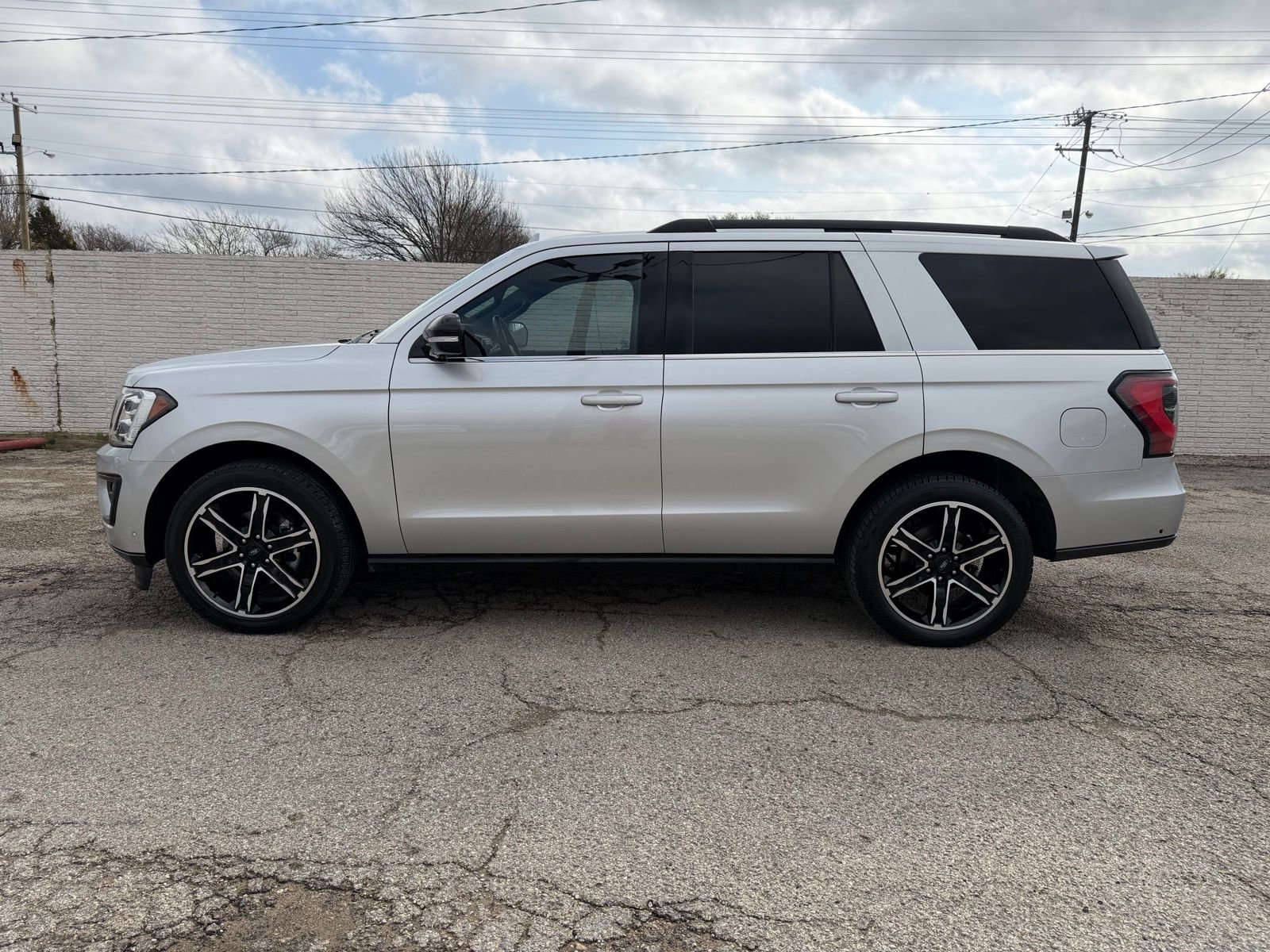 Used 2019 Ford Expedition Limited w/ Equipment Group 303A image 3