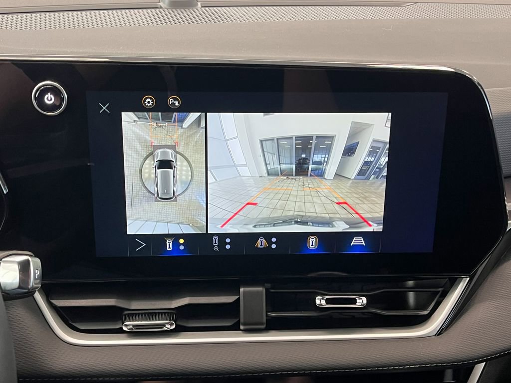 Certified 2025 Chevrolet Equinox LT w/ Safety and Technology Package image 25