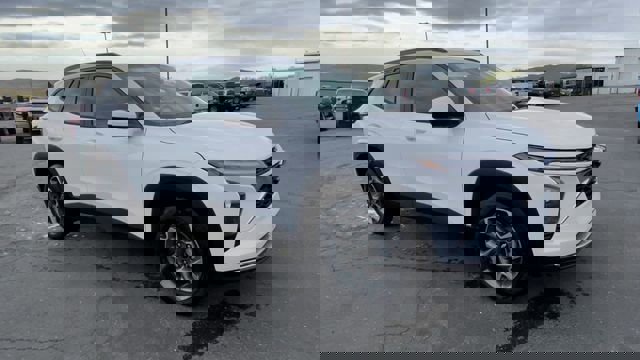 New 2026 Chevrolet Trax LT w/ Driver Confidence Package image 2