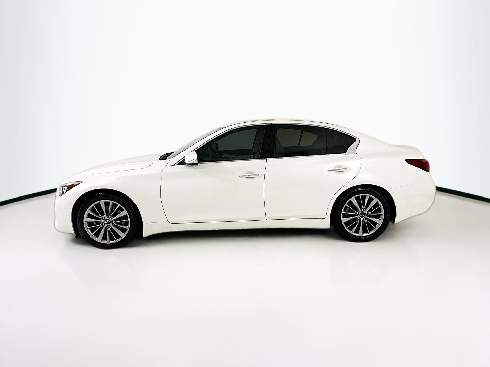Used 2022 INFINITI Q50 Luxe w/ Cargo Package RWD image 5
