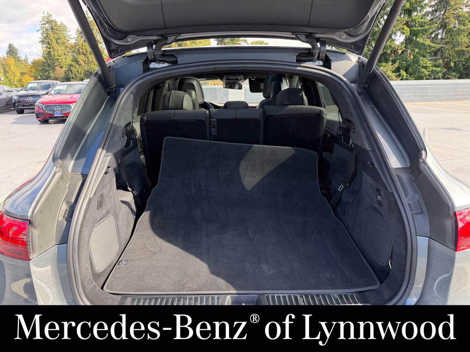 Used 2023 Mercedes-Benz EQS 580 4MATIC SUV image 9