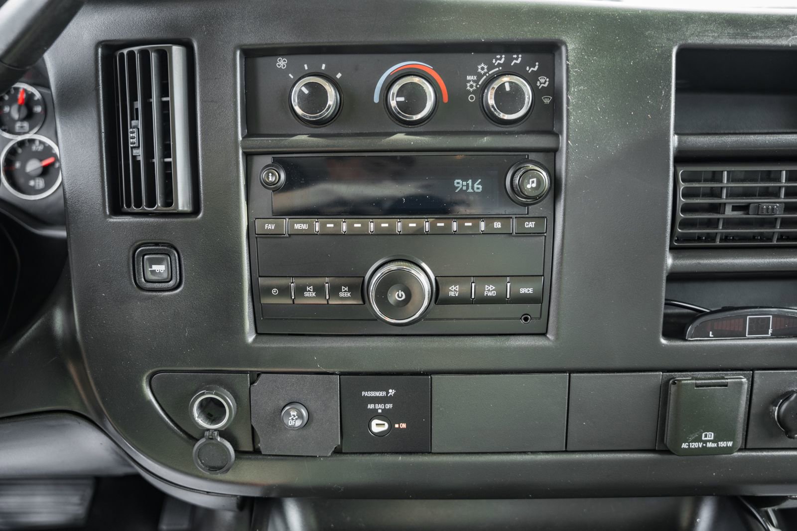 Used 2018 Chevrolet Express 3500 w/ Driver Convenience Package image 25