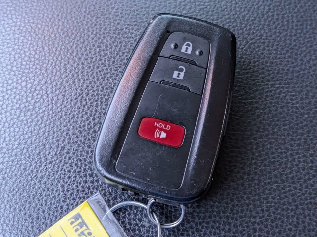 Used 2025 Toyota RAV4 XLE FWD image 27