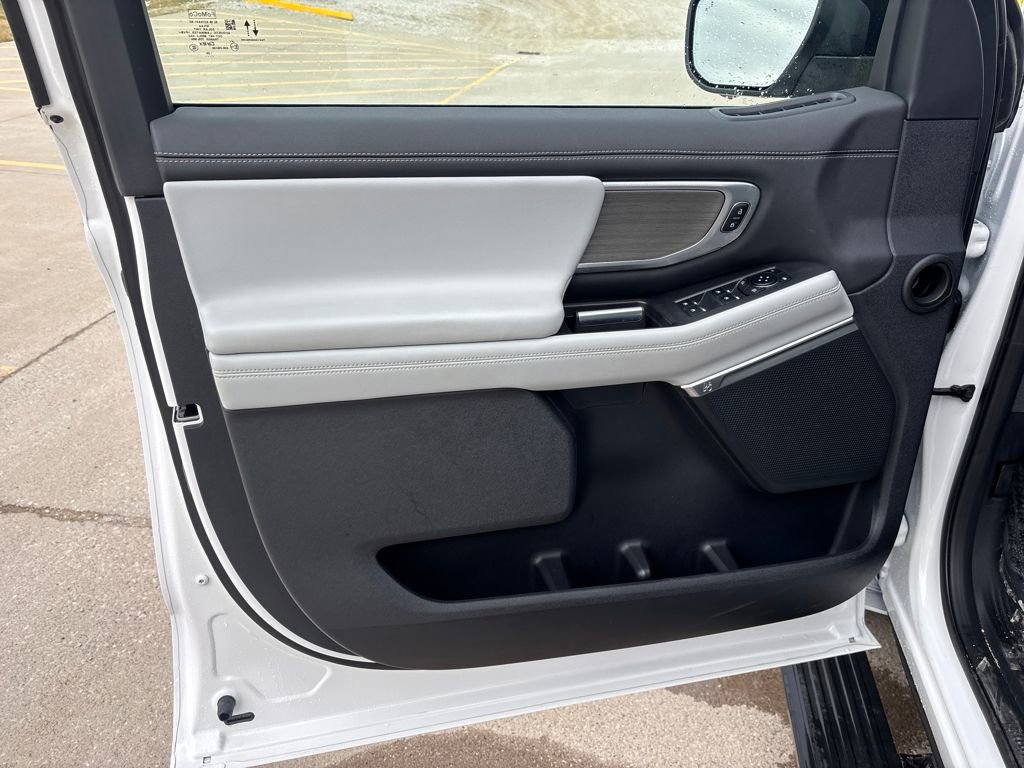 Used 2025 Ford Expedition Max Platinum w/ Driver's Package image 13