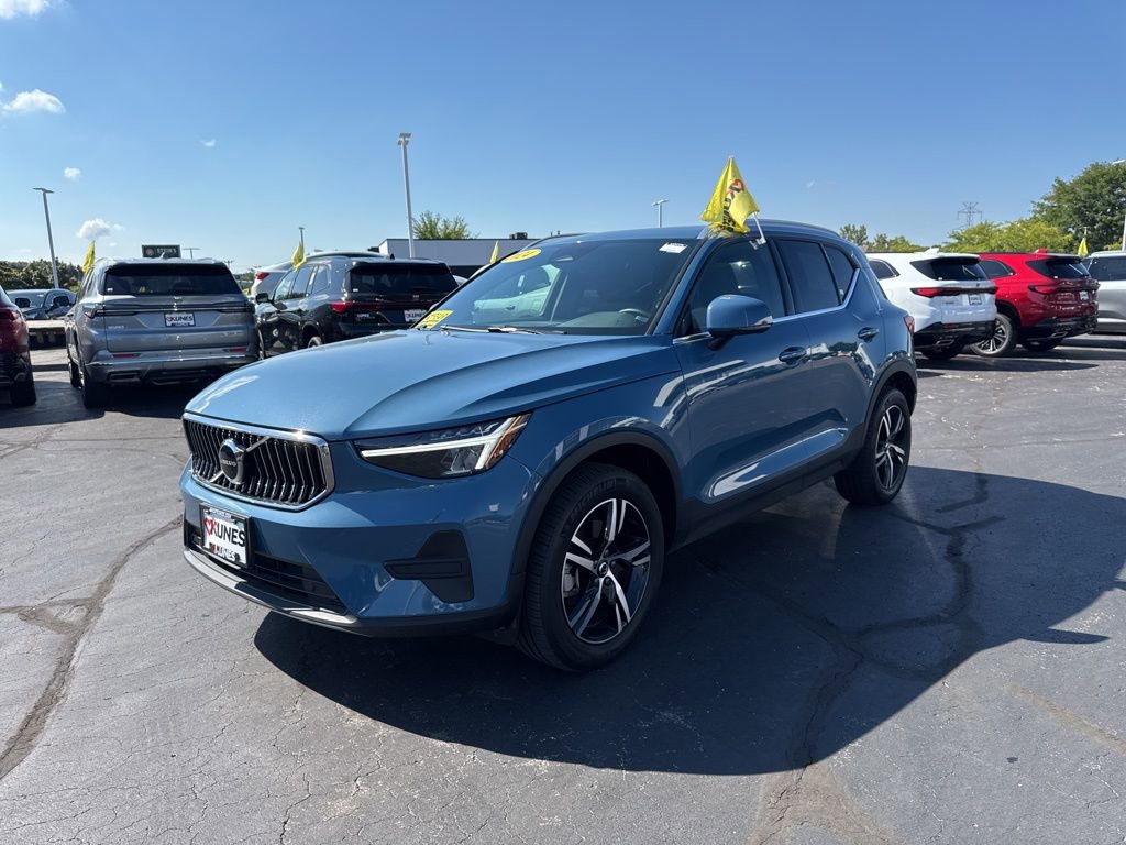 Used 2024 Volvo XC40 B5 Core image 8