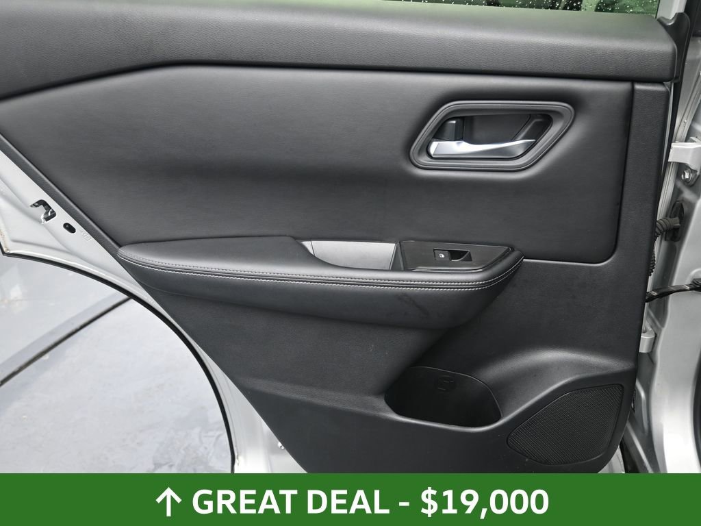 Used 2024 Nissan Rogue SV image 36