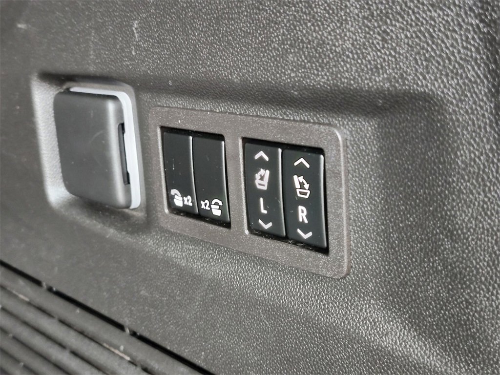 Used 2023 GMC Yukon Denali Ultimate image 33