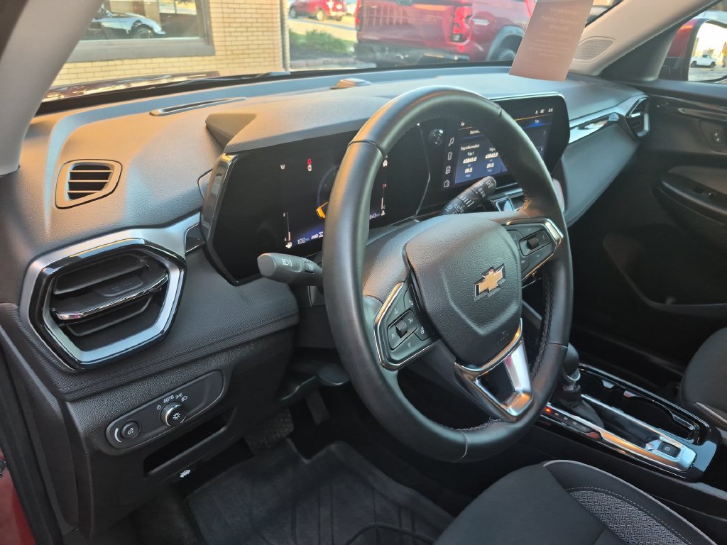 Used 2024 Chevrolet TrailBlazer LT w/ LT Cold Weather Package AWD/4WD image 21