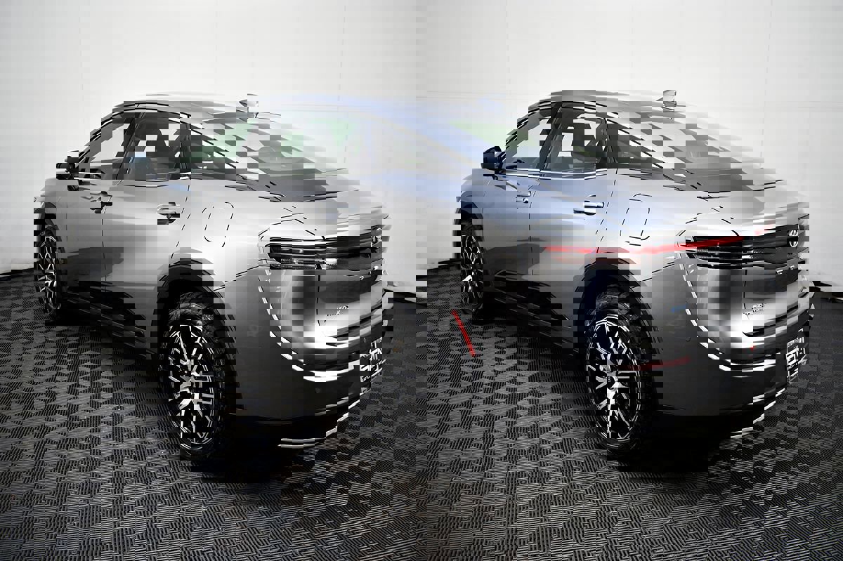 Used 2023 Toyota Crown Platinum image 11