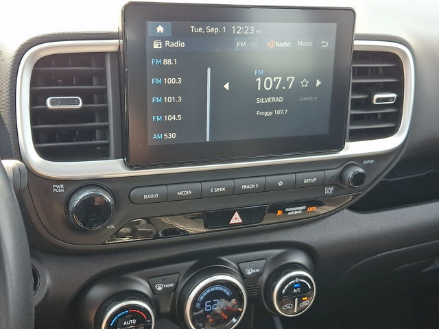Certified 2025 Hyundai Venue SEL FWD image 17