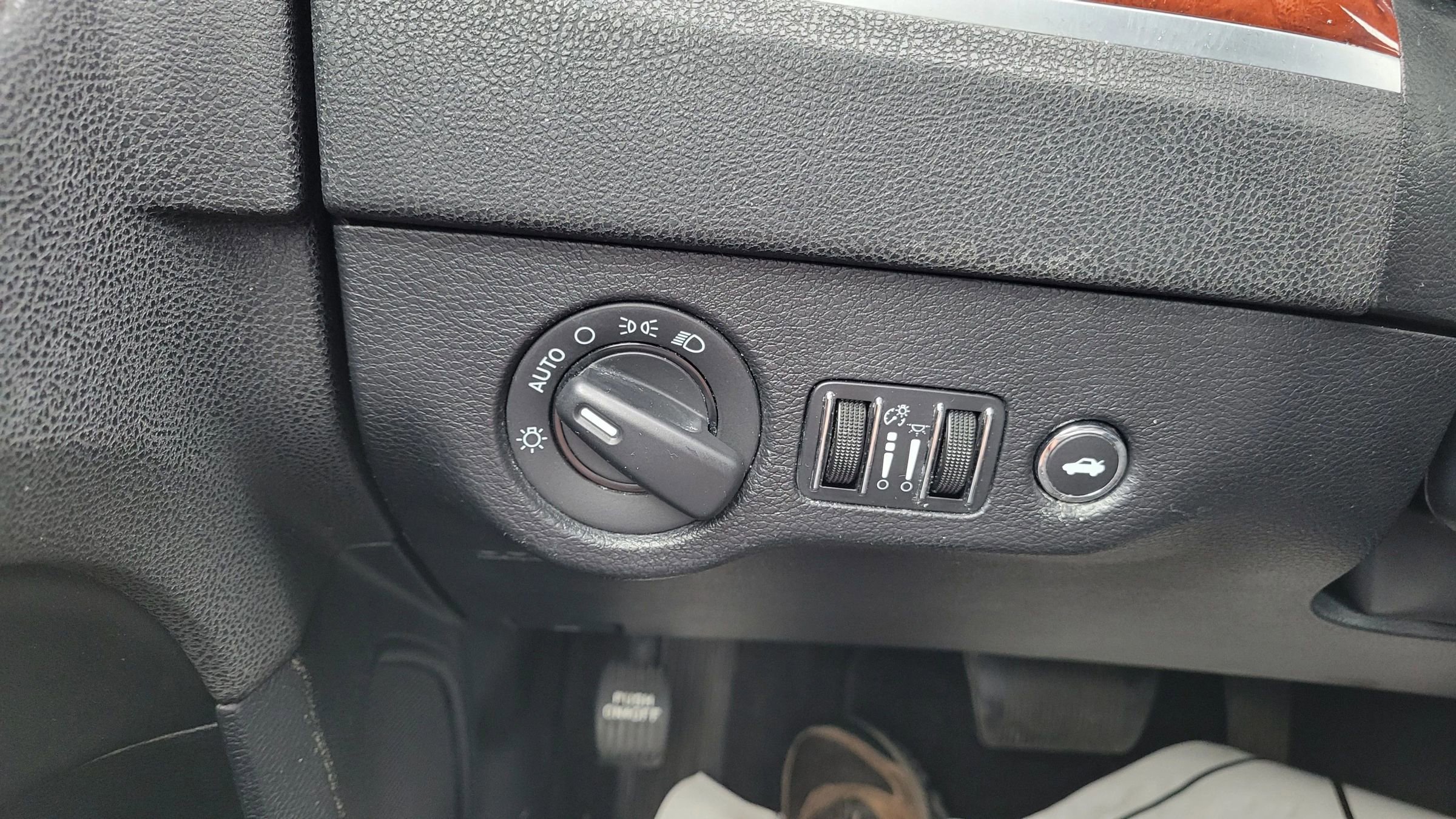 Used 2013 Chrysler 300 image 13