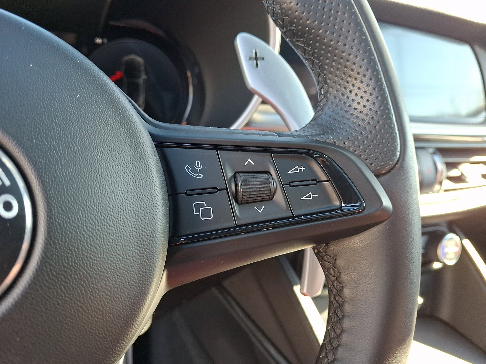 Used 2024 Alfa Romeo Stelvio Veloce AWD/4WD image 22