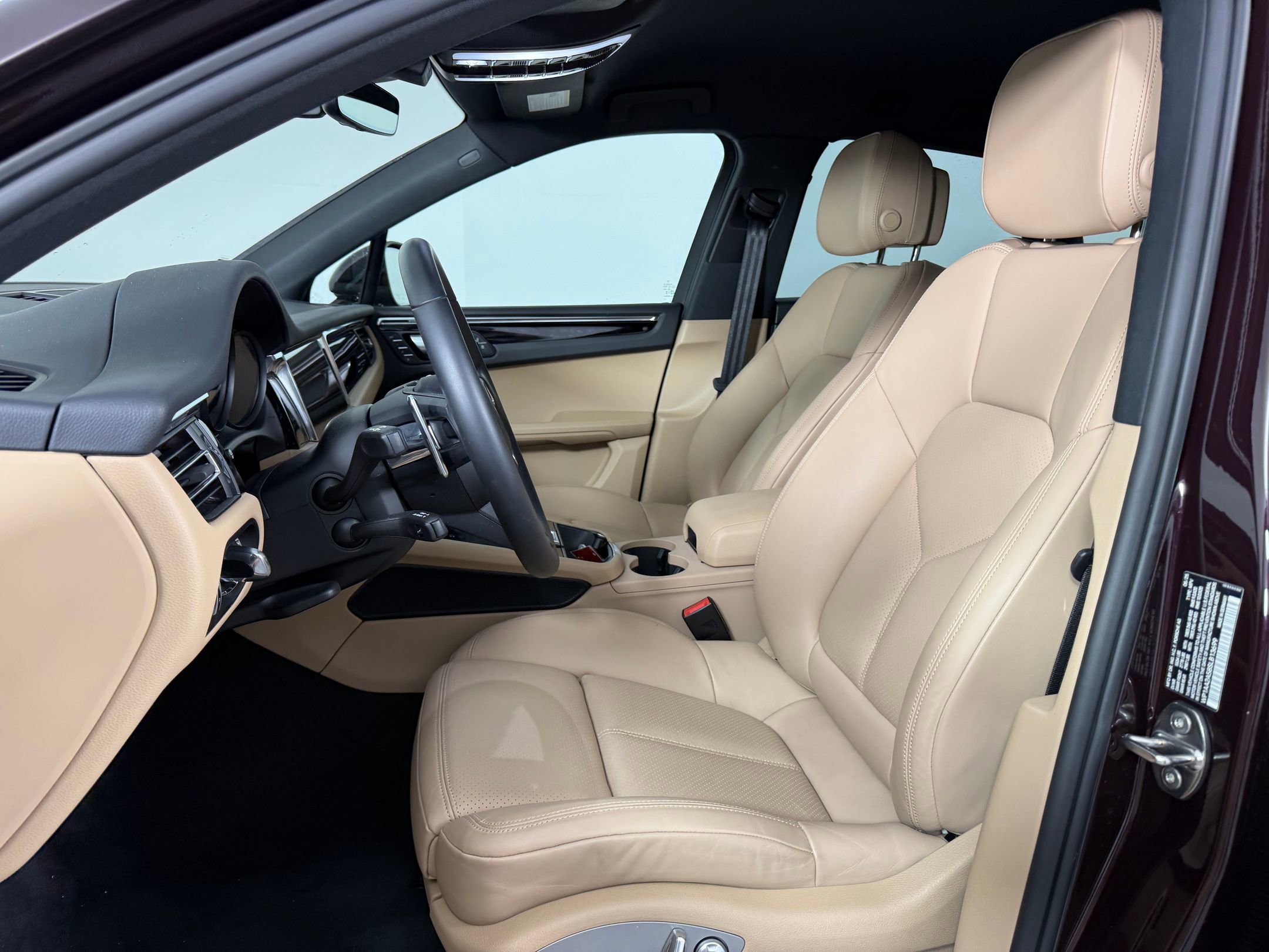 New 2025 Porsche Macan image 5