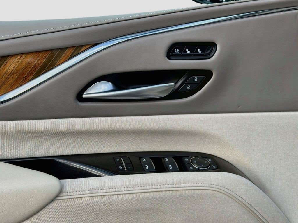 Certified 2023 Cadillac Escalade Sport Platinum w/ LPO, Floor Liner Package AWD/4WD image 18